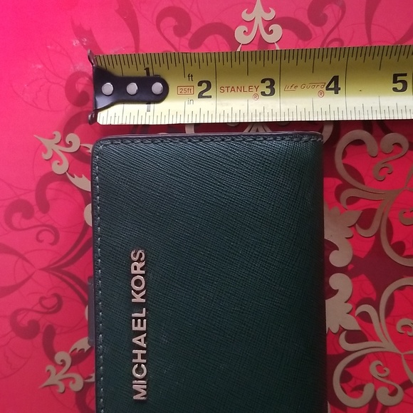 Michael kors Green Wallet - Picture 12 of 14